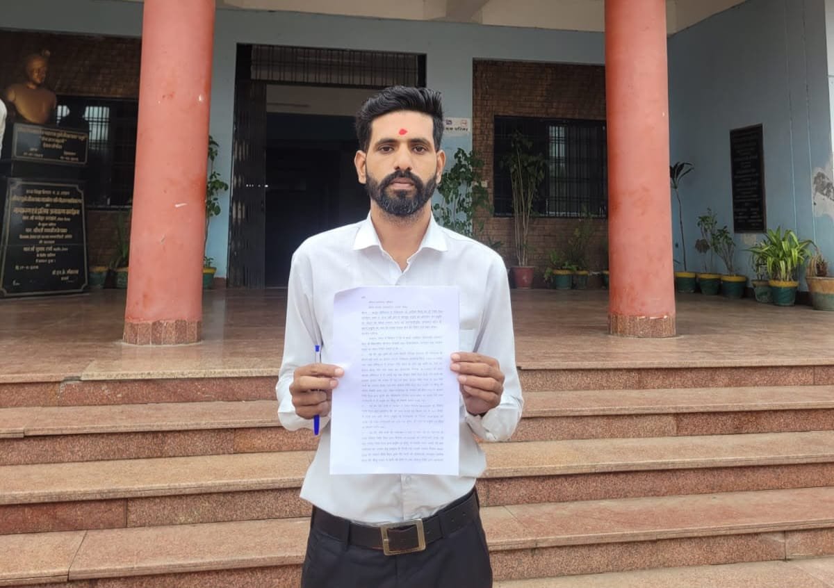 देवास जनसुनवाई में चिकित्सकीय लापरवाही की शिकायत: प्रसूता के उपचार को लेकर अस्पताल और डॉक्टरों पर कार्रवाई की मांग