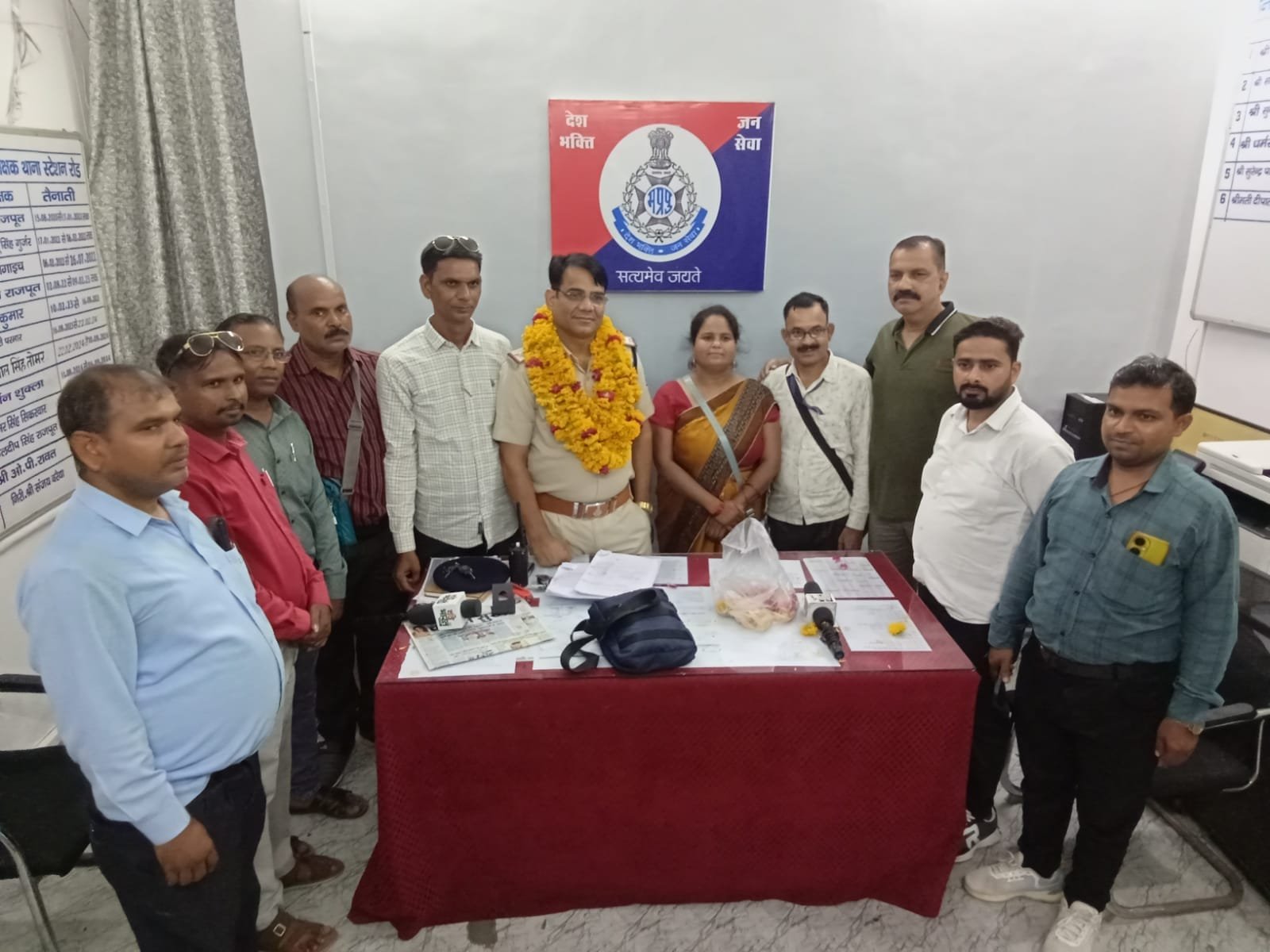 एसआई से टीआई बनने पर संजय बरिया को पत्रकारों ने दी बधाई