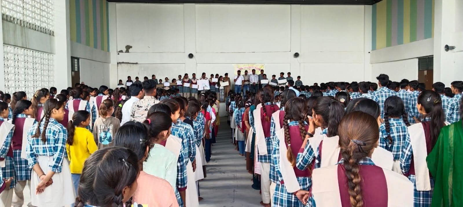 पिछोर में एसडीओपी प्रशांत शर्मा की अनूठी पहल: एक दिन में 8 स्थानों पर चला नशा मुक्ति अभियान