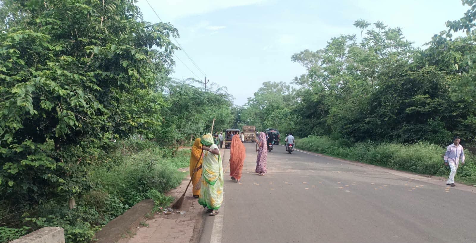 शिवपुरी में चला विशेष स्वच्छता अभियान: प्रमुख मार्गों और वार्डों में सफाई व नालियों की हुई सफाई