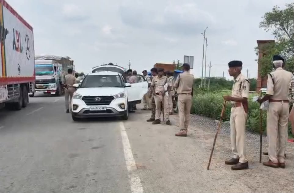 दतिया उपचुनाव: डबरा और दतिया बॉर्डर पर सघन वाहन चेकिंग, भारी पुलिस बल तैनात