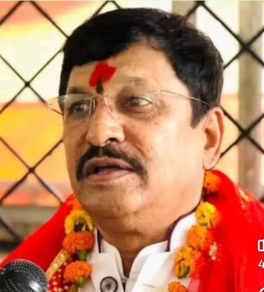 खजुराहो एयरपोर्ट पर दो महीने से उड़ानें बंद, पूर्व विधायक नारायण त्रिपाठी ने जताया विरोध