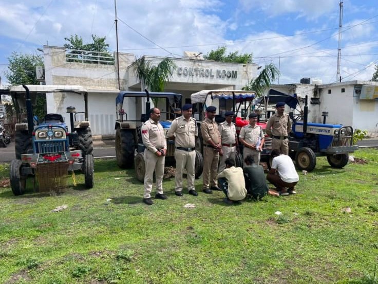 खुरई पुलिस ने अंतरजिला ट्रैक्टर चोरी गिरोह का किया पर्दाफाश, तीन आरोपी गिरफ्तार
