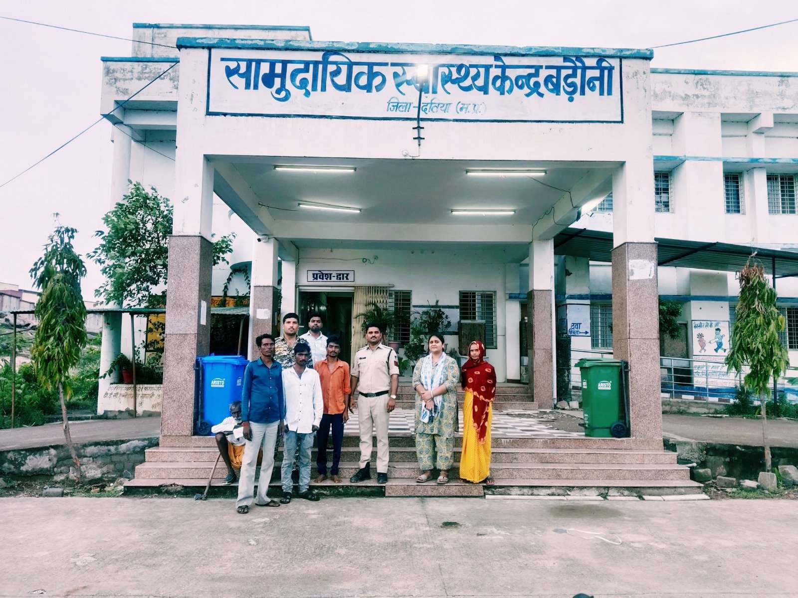 मतदान ड्यूटी के दौरान दतिया पुलिस ने बचाई युवक की जान, फंदे से उतारकर समय पर पहुंचाया अस्पताल