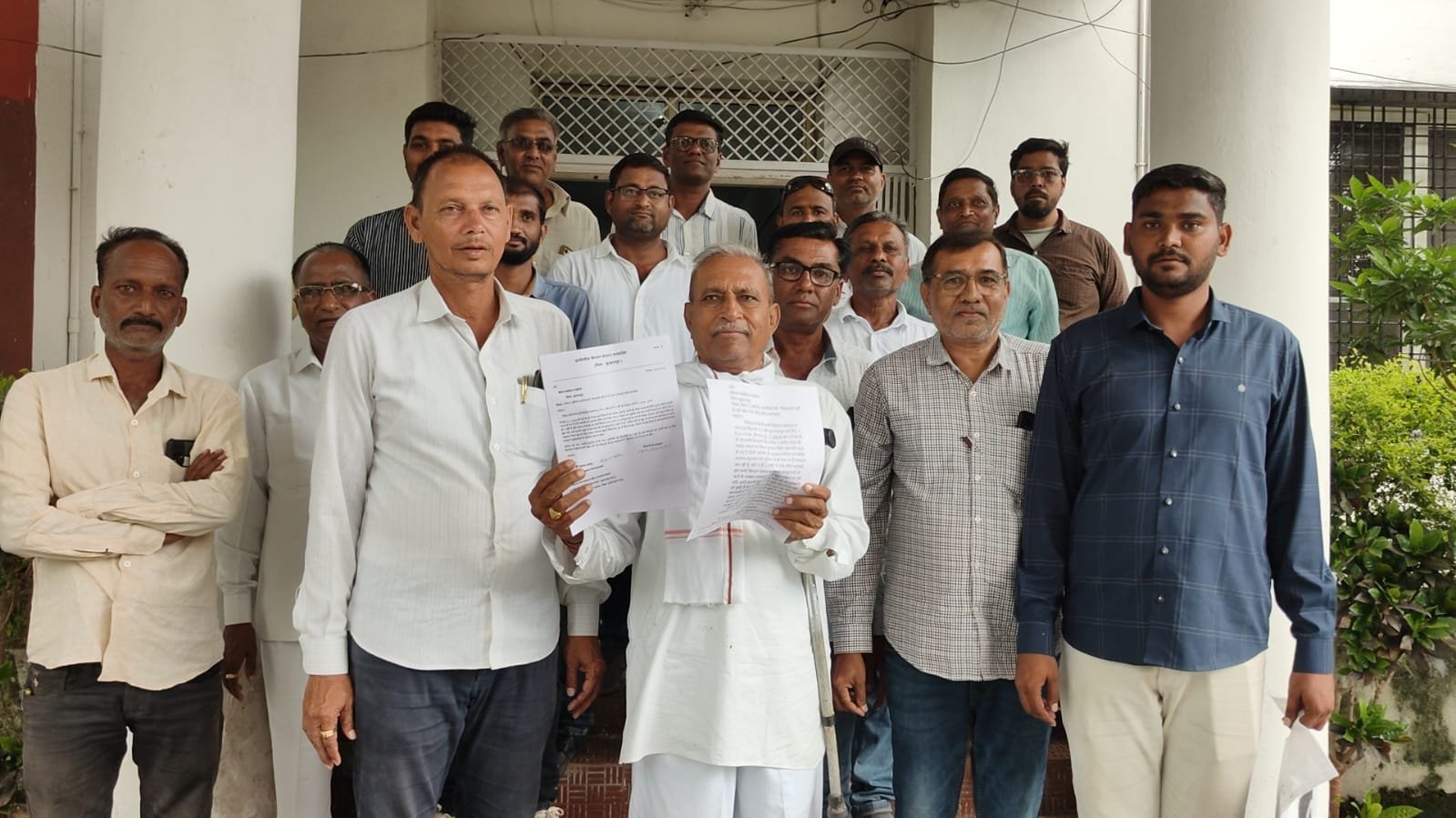 बुरहानपुर के 29 किसानों के ₹3.55 करोड़ फंसे, दो साल से न्याय की तलाश; प्रभारी मंत्री से लगाई गुहार