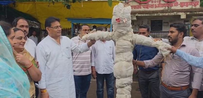 बुरहानपुर: राम मंदिर चंदा मामले को लेकर बुरहानपुर में विरोध प्रदर्शन