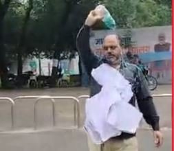 11 बार जनसुनवाई के बाद भी समाधान नहीं: फरियादी ने कलेक्टर कार्यालय के बाहर आत्मदाह का किया प्रयास