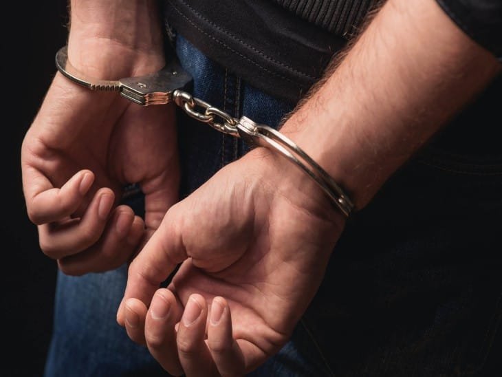 अवैध कट्टा और कारतूस के साथ आरोपी गिरफ्तार, सोशल मीडिया पर वायरल वीडियो बना सबूत