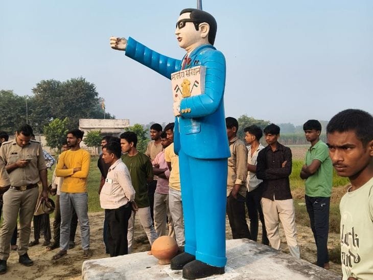 पिछोर के खुरई गांव में डॉ. भीमराव अंबेडकर की प्रतिमा क्षतिग्रस्त, तनाव के बीच ग्रामीणों में आक्रोश