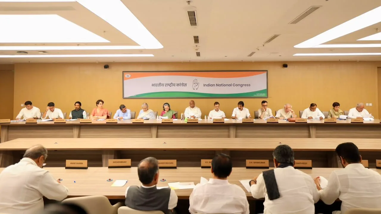 कांग्रेस कार्यसमिति की 4 घंटे चली मैराथन बैठक समाप्त: खरगे, राहुल, सोनिया व 4 मुख्यमंत्रियों समेत 88 दिग्गज नेता हुए शामिल, 33 ने रखी राय