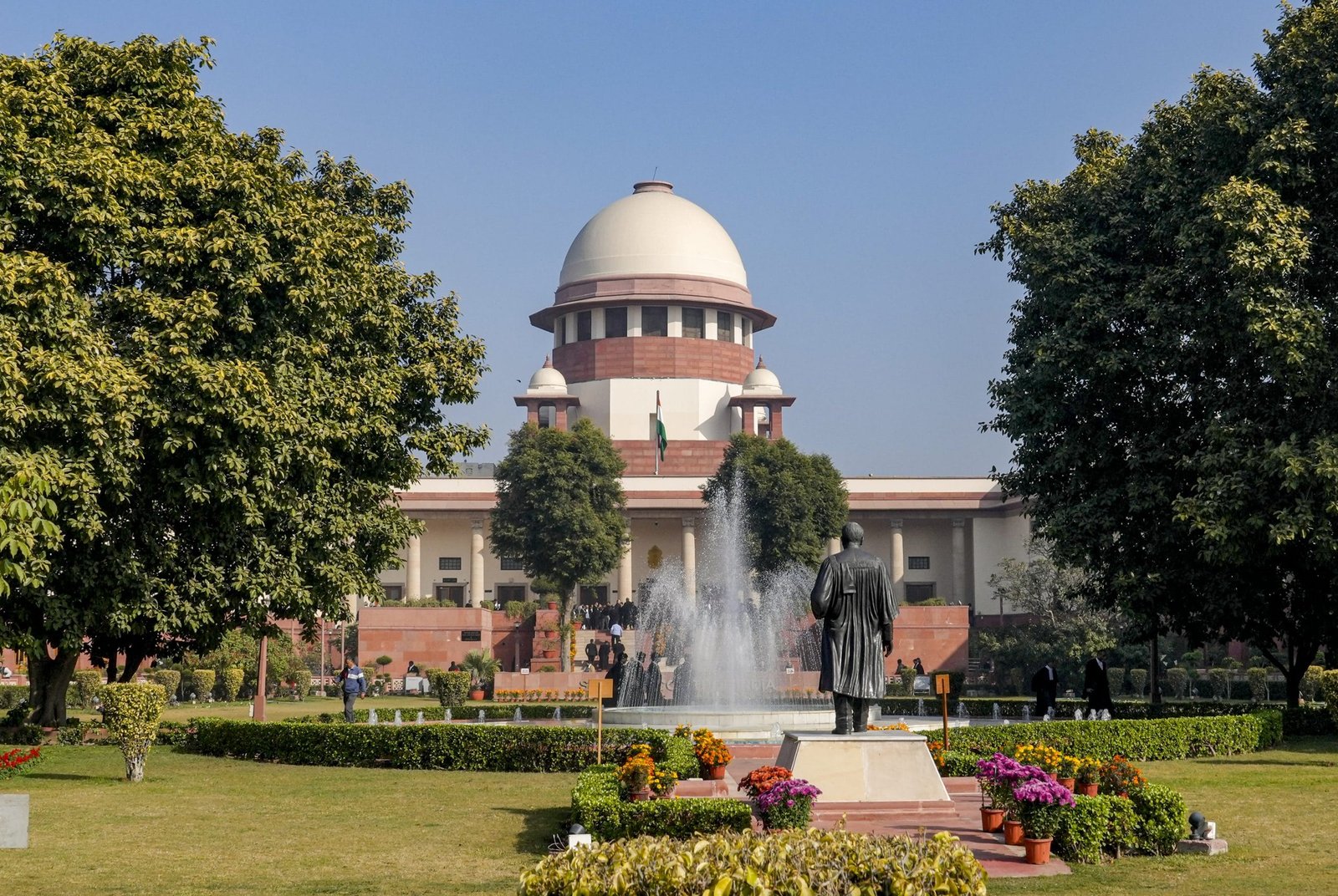 20 सांसदों की अयोग्यता का मामला सुप्रीम कोर्ट पहुंचा, टीएमसी ने लोकसभा स्पीकर से समयबद्ध फैसले की मांग की