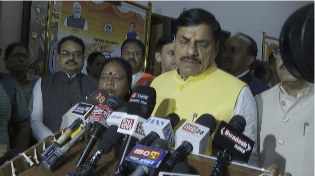 वंदे मातरम के अपमान का आरोप लगाकर सीएम मोहन यादव ने कांग्रेस पर साधा निशाना, राहुल-सोनिया से माफी की मांग