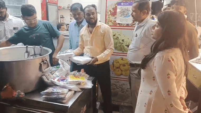बुरहानपुर में मदीना होटल पर नगर निगम की छापेमारी, 10 किलो अमानक पन्नी जब्त; 10 हजार रुपये का जुर्माना