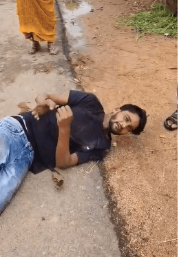शराब के नशे में गांव में हंगामा, हाथ में कट्टेनुमा हथियार का वीडियो वायरल; पुलिस ने युवक को जेल भेजा