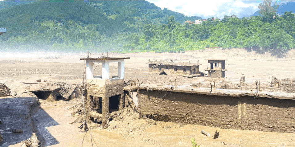 नेपाल बाढ़ त्रासदी: रसुवा में फंसे सैकड़ों भारतीय, खराब मौसम से रेस्क्यू ऑपरेशन मुश्किल