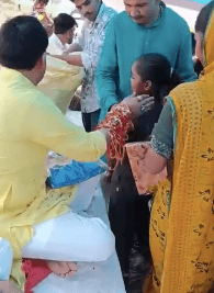 रक्षाबंधन पर पूर्व सरपंच गुल्ली पंडित ने क्षेत्र की सैकड़ों बहनों से बंधवाई राखी, सुरक्षा का दिया वचन