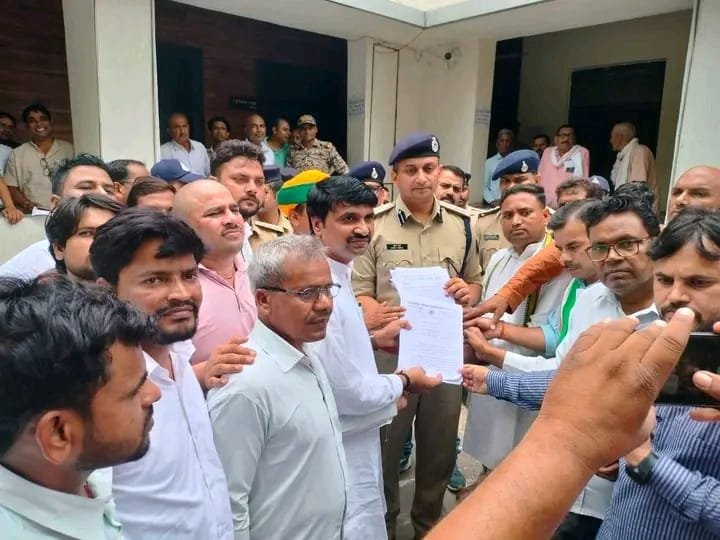 भिंड में कांग्रेस कार्यकर्ता पर हमले के विरोध में एसपी को ज्ञापन, तीन आरोपी गिरफ्तार