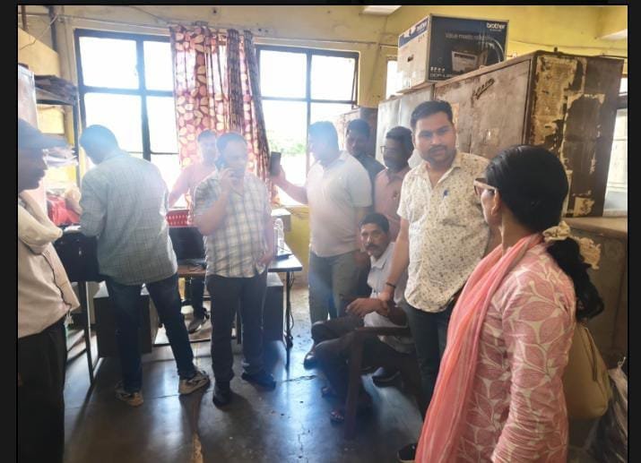 टीकमगढ़ में लोकायुक्त की बड़ी कार्रवाई: 10 हजार की रिश्वत लेते एमपीडब्ल्यू रंगे हाथ गिरफ्तार