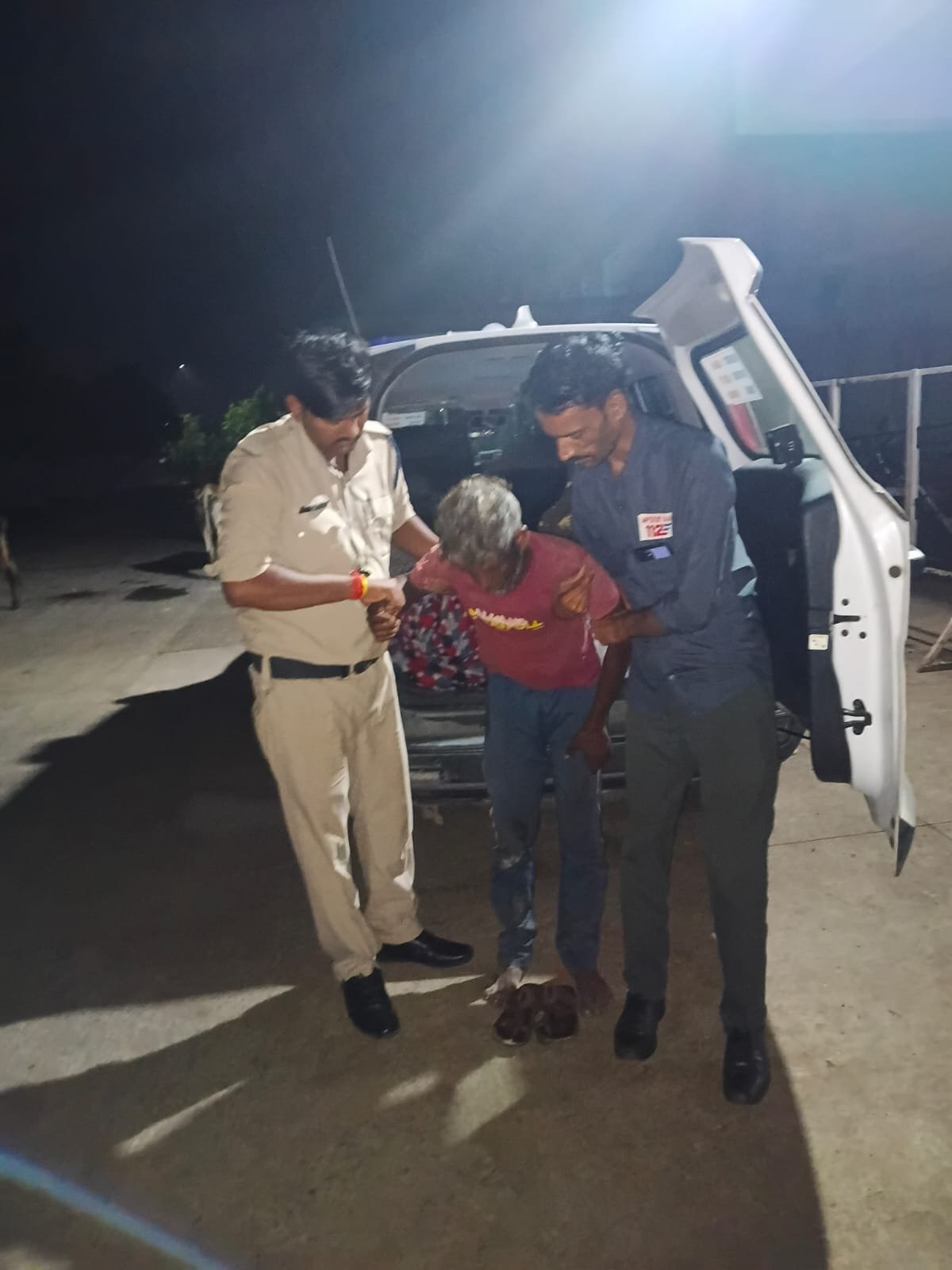 डायल-112 की तत्परता से सड़क हादसों में दो घायलों की बची जान, सागर पुलिस ने समय पर पहुंचाकर कराया उपचार