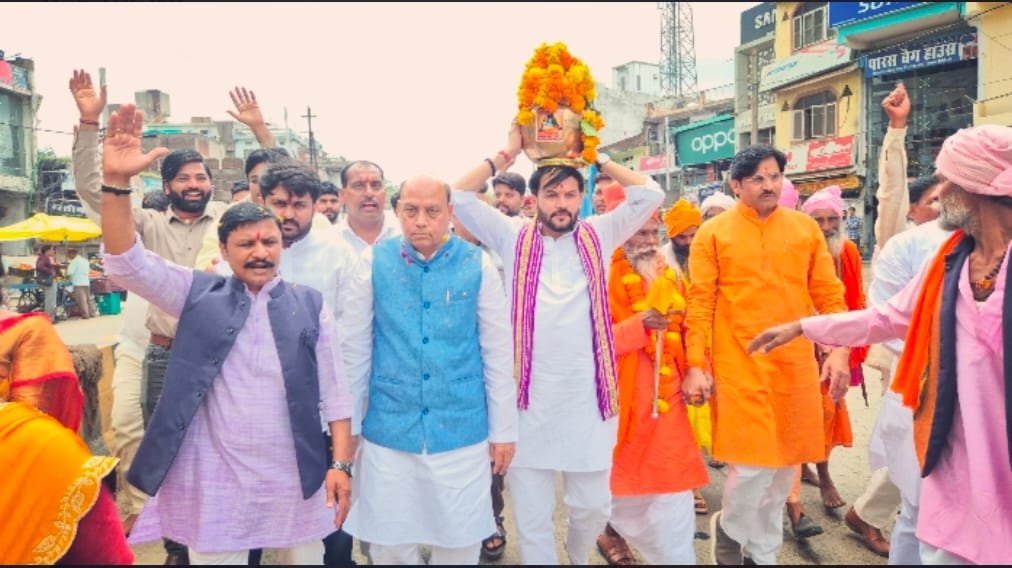सागर पहुंची ‘श्री गुरु रविदास समरसता संकल्प कलश यात्रा’, श्रद्धालुओं ने पुष्पवर्षा कर किया भव्य स्वागत