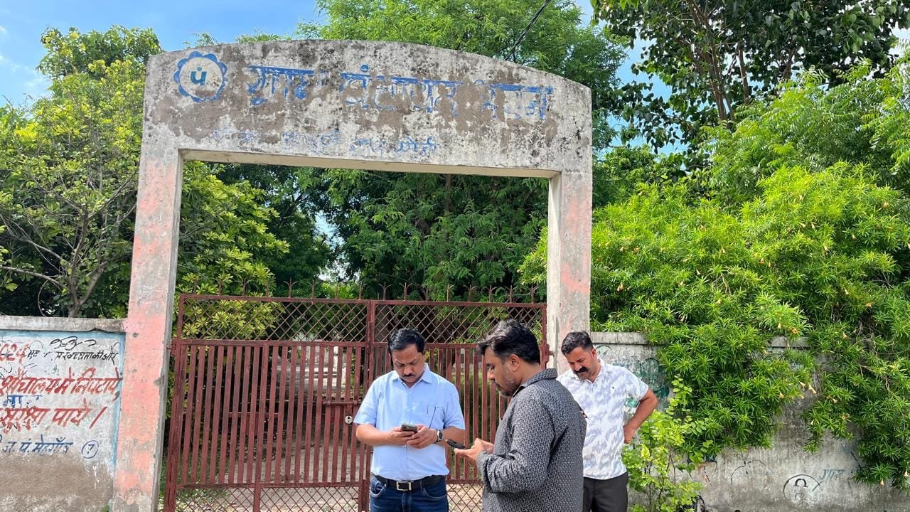 भिण्ड: ग्राम पंचायत सोनी का आकस्मिक निरीक्षण, सचिव-जीआरएस और सरपंच पर अनुशासनात्मक कार्रवाई के निर्देश