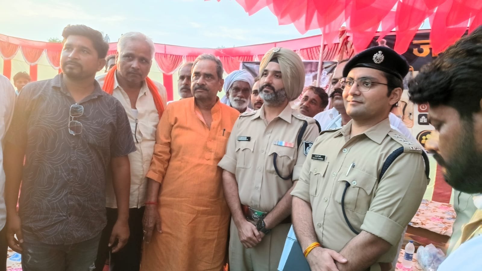 रीवा के सूती गांव में एसपी डॉ. गुरकरन सिंह की जन चौपाल, ग्रामीणों से सीधा संवाद; नशे के खिलाफ चलाया जागरूकता अभियान