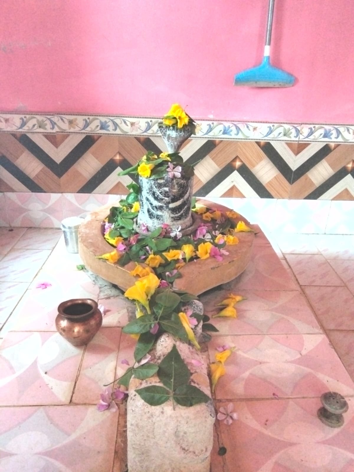 बिलरई नदी के तट पर आस्था का केंद्र बना शंकरघाट महादेव मंदिर, सावन में उमड़ रही श्रद्धालुओं की भीड़