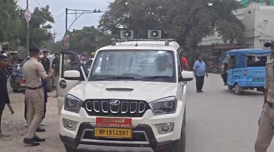 मैहर में मजिस्ट्रेट चेकिंग: हूटर, ब्लैक फिल्म और अवैध बोर्ड हटाए, 27 चालान काटकर ₹24 हजार जुर्माना