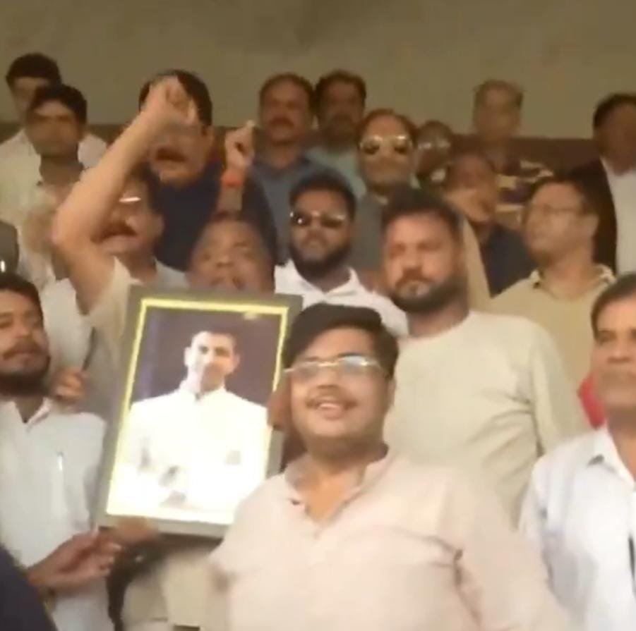 भोपाल में दतिया उपचुनाव की मतगणना के बीच कांग्रेस कार्यालय में जश्न, लगे ‘राहुल गांधी जिंदाबाद’ के नारे