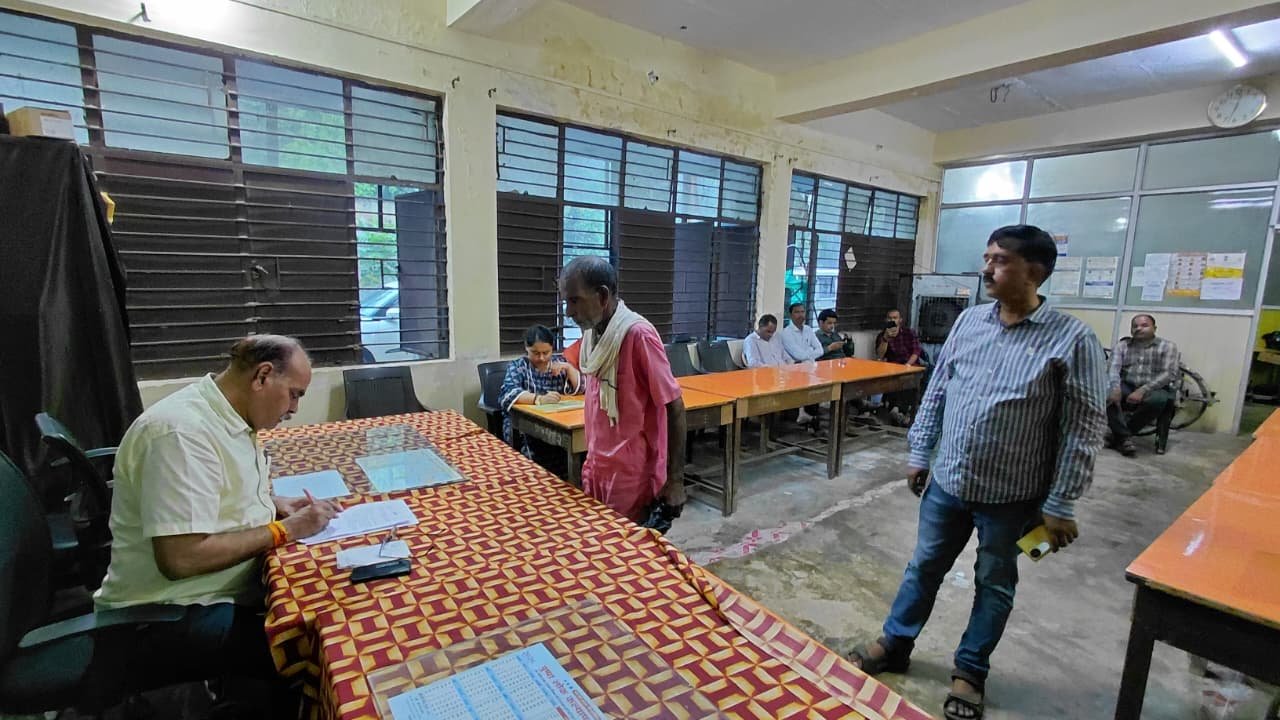 भिण्ड जनसुनवाई में 28 आवेदकों की समस्याएं सुनी गईं: अपर कलेक्टर ने दिए त्वरित निराकरण के निर्देश