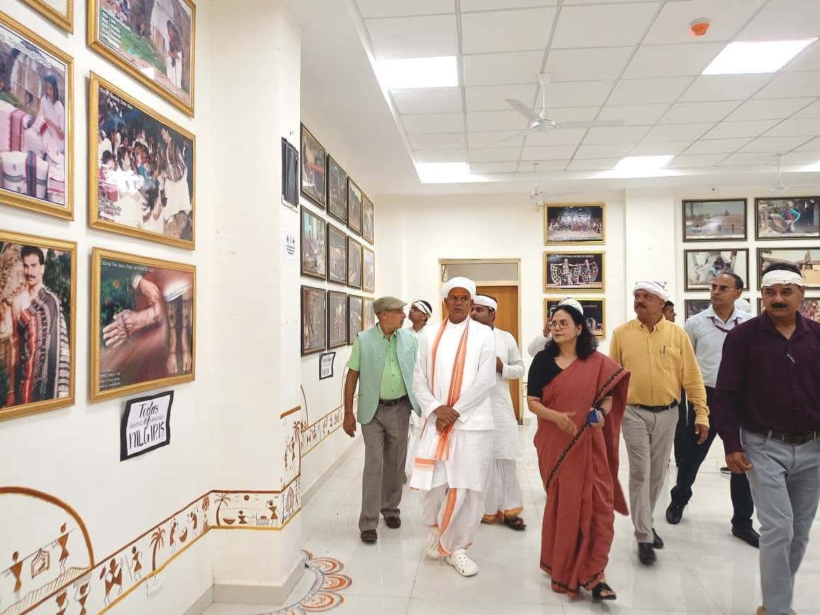 संत रावतपुरा सरकार ने डॉ. हरीसिंह गौर को दी श्रद्धांजलि, गौर संग्रहालय का किया अवलोकन