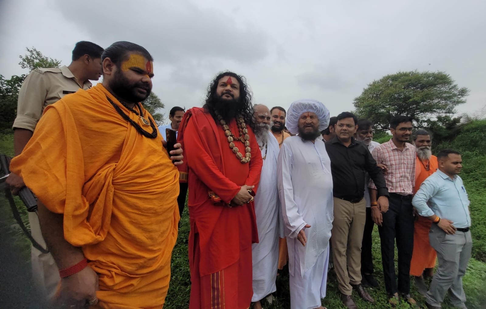 महाकुंभ की तैयारियों के बीच साधु-संतों ने किया शिप्रा नदी का निरीक्षण, गंदे पानी पर जताई चिंता