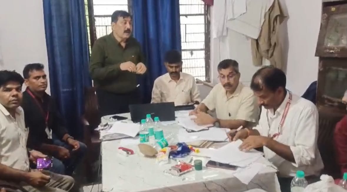 डबरा में पीएम आवास योजना के नाम पर 5 हजार की रिश्वत लेते सहायक सचिव गिरफ्तार: EOW की ट्रैप कार्रवाई