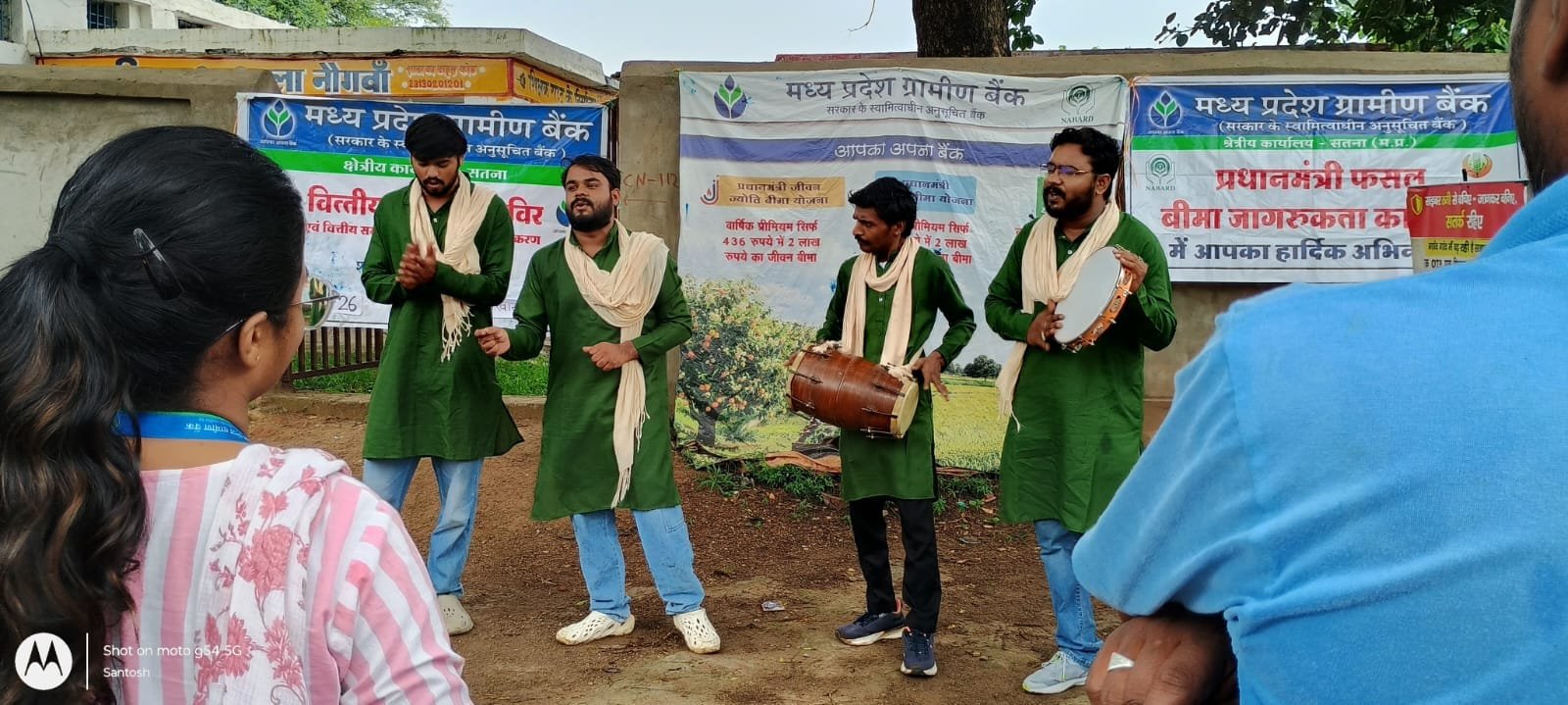 मध्यप्रदेश ग्रामीण बैंक का वित्तीय साक्षरता शिविर: नुक्कड़ नाटक से दी बैंकिंग योजनाओं की जानकारी