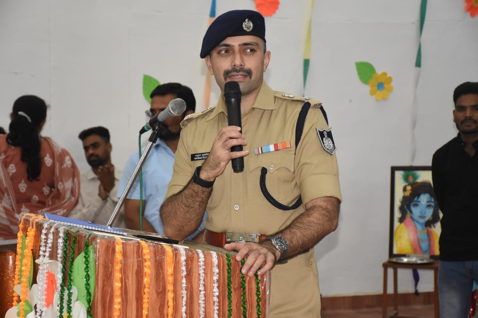 सृजन संवाद योजना के तहत एसपी ने छात्राओं से किया संवाद: कानून और सुरक्षा के प्रति किया जागरूक