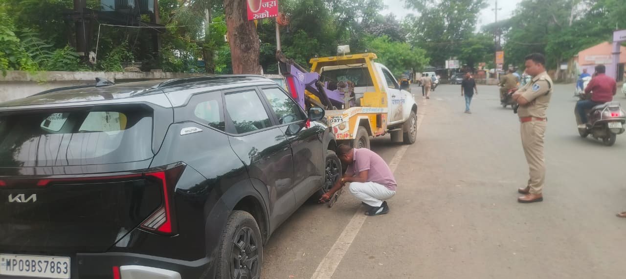 देवास में नशे में वाहन चलाने वालों पर पुलिस की सख्त कार्रवाई, 13 चालकों पर ₹1.56 लाख का जुर्माना