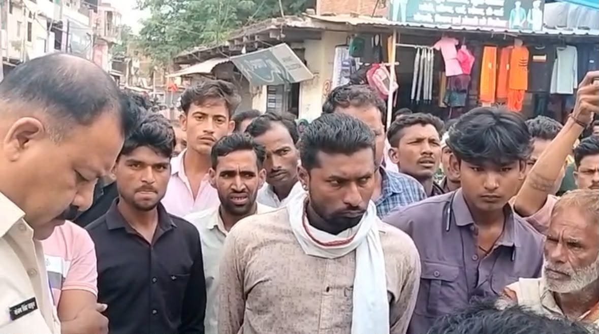 खाद की कमी पर किसानों का फूटा गुस्सा: दमोह और जबलपुर हाईवे पर लगाया जाम, SDM के आश्वासन के बाद खत्म हुआ प्रदर्शन
