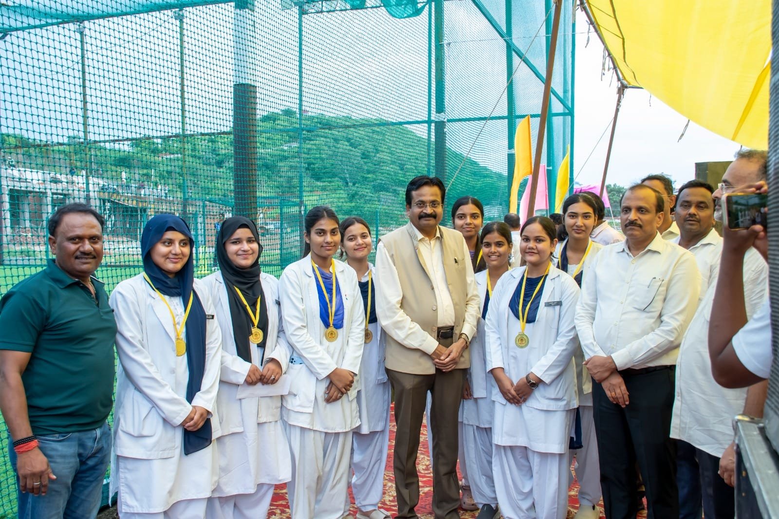 बुंदेलखंड विश्वविद्यालय में परंपरागत खेल प्रतियोगिता का पुरस्कार वितरण, विजेता खिलाड़ियों का हुआ सम्मान
