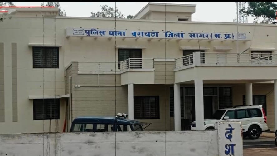 सागर के बरायठा में ऑटो पार्ट्स दुकान में भीषण आग: 75 लाख का सामान जलकर राख