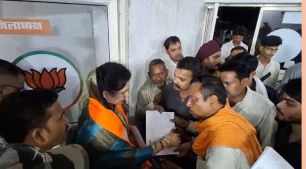 टीकमगढ़: पत्रकार से मारपीट-लूट मामले में गिरफ्तारी नहीं, प्रभारी मंत्री से लगाई न्याय की गुहार