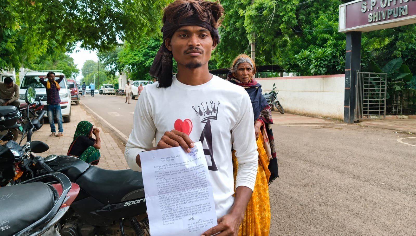 20 हजार रुपये का भुगतान नहीं करने और जातिसूचक गाली देने का आरोप: युवक ने एसपी से लगाई न्याय की गुहार