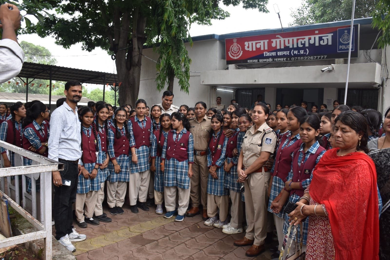 सागर पुलिस की ‘सृजन संवाद’ पहल, विद्यार्थियों को कानून और साइबर सुरक्षा की दी जानकारी