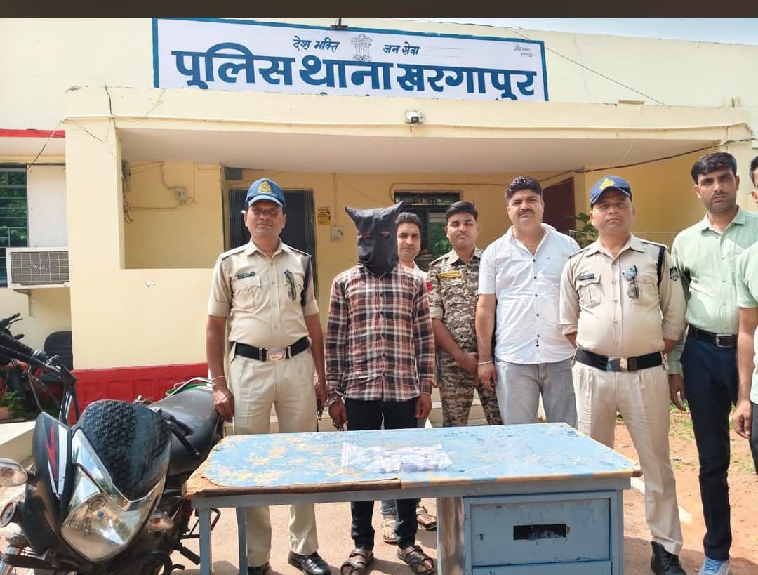 खरगापुर में दिनदहाड़े हुई लूट का पुलिस ने किया खुलासा, एक आरोपी गिरफ्तार; लूट का सामान और वारदात में प्रयुक्त बाइक बरामद