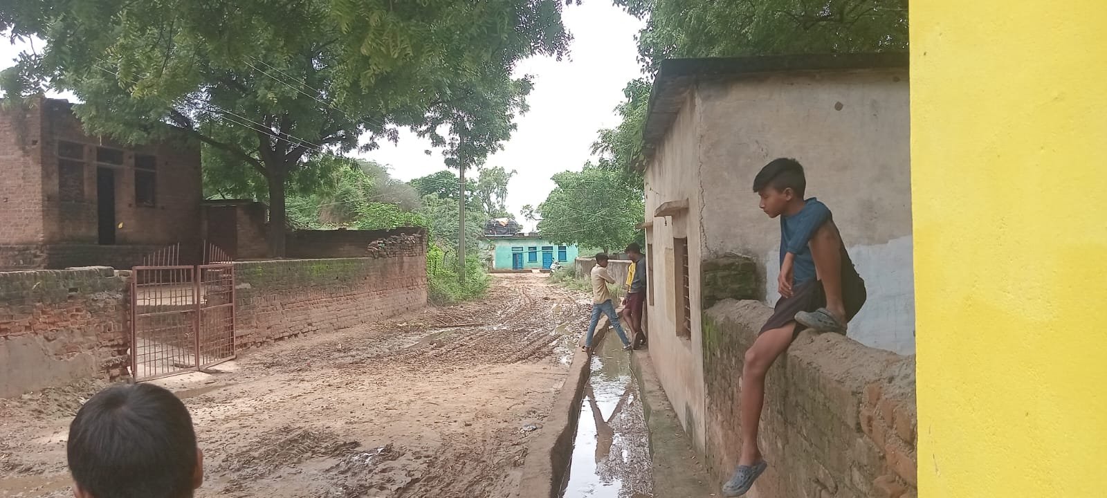 अटरेटा पंचायत में विकास कार्यों पर सवाल, गौशाला से सड़क निर्माण तक ग्रामीणों ने लगाए अनियमितता के आरोप