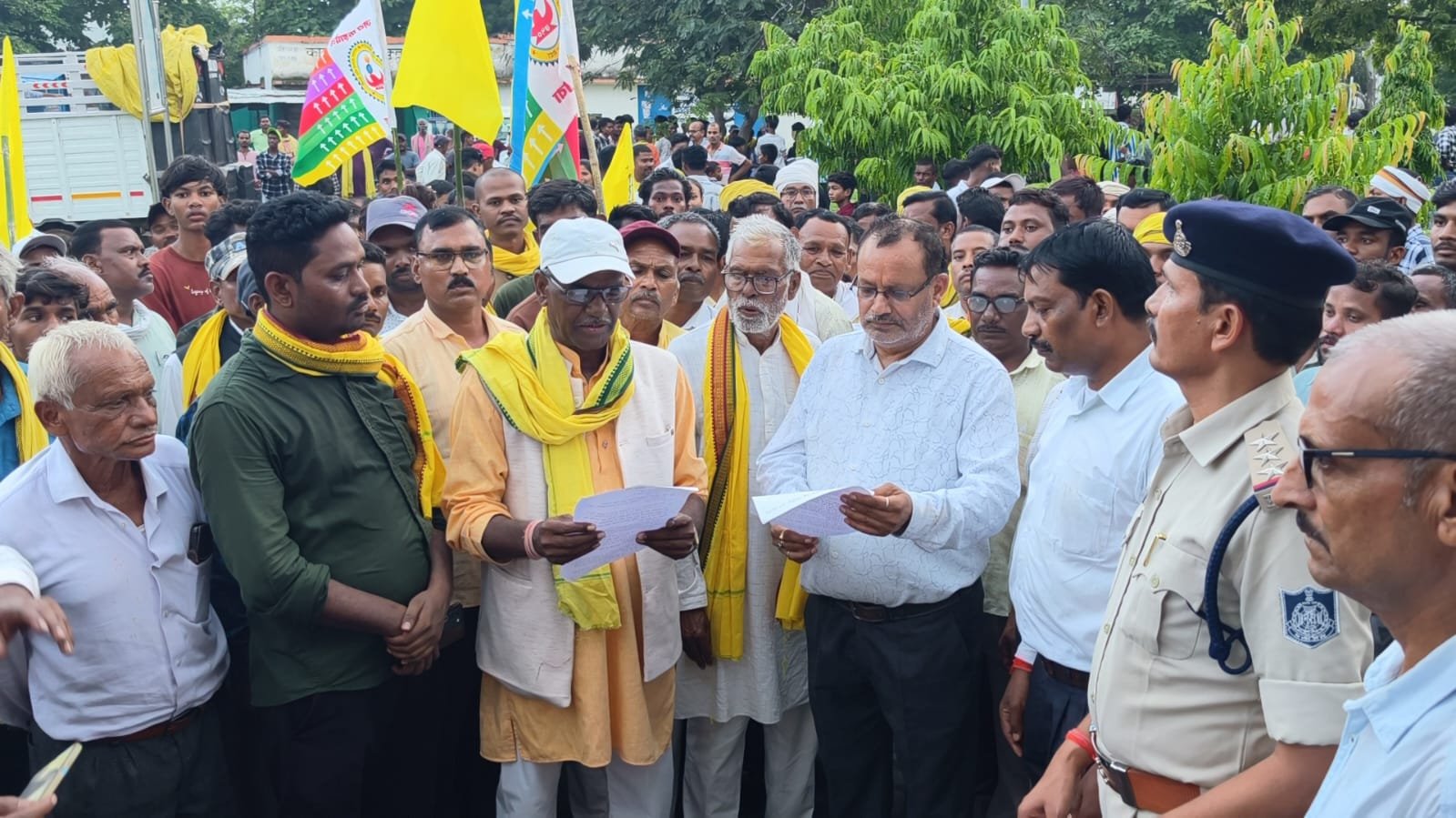 विश्व आदिवासी दिवस पर राष्ट्रपति के नाम ज्ञापन, रामनगर एसडीएम को सौंपा 7 सूत्रीय मांगपत्र