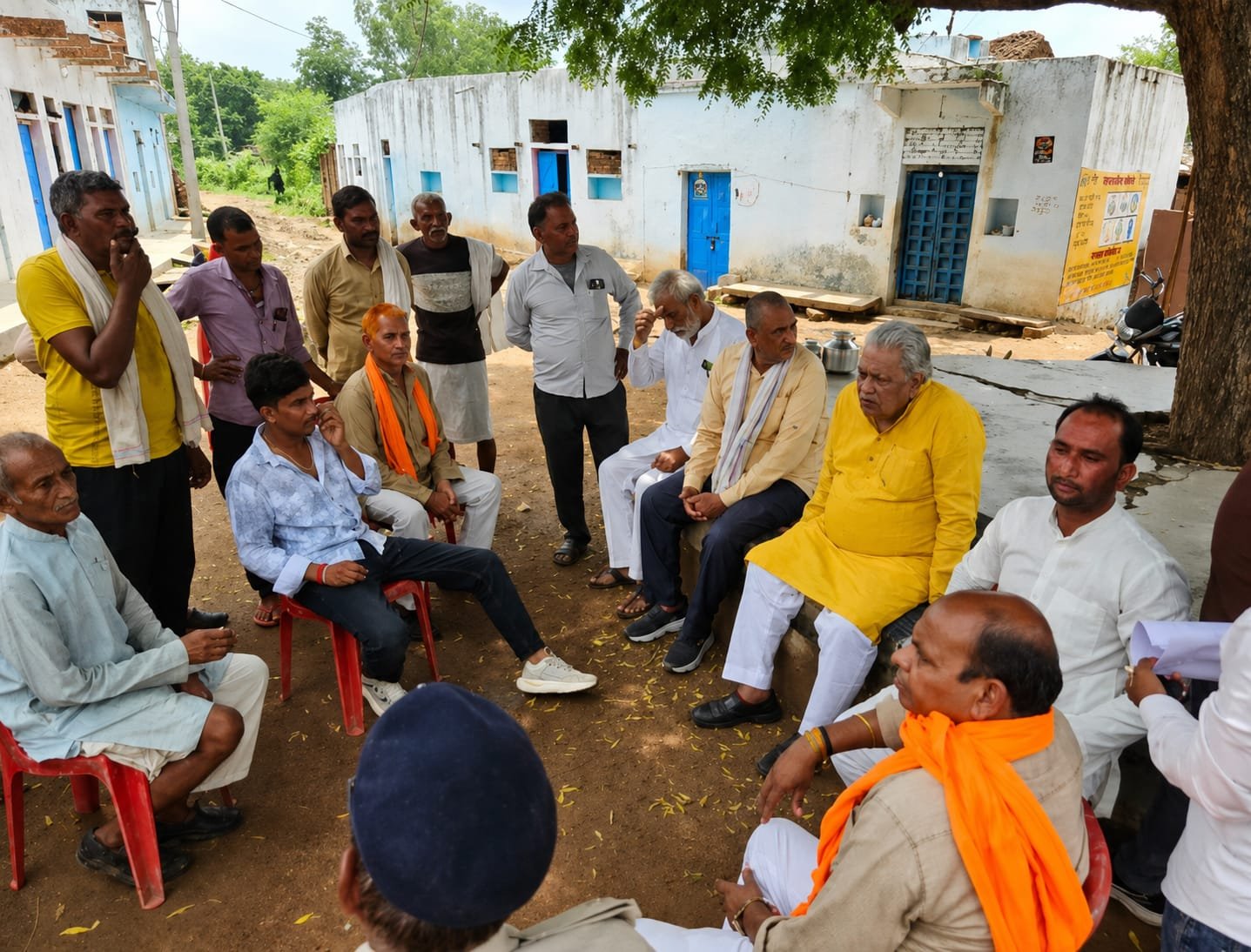 हर घर तिरंगा अभियान: विधायक देवेंद्र जैन ने गांवों में बांटे तिरंगे, सुनीं जनसमस्याएं