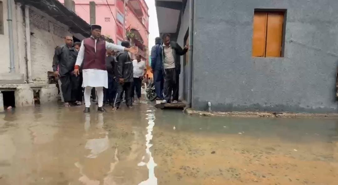 भोपाल में भारी बारिश से जलभराव, मंत्री विश्वास सारंग ने मौके पर पहुंचकर लिया जायजा