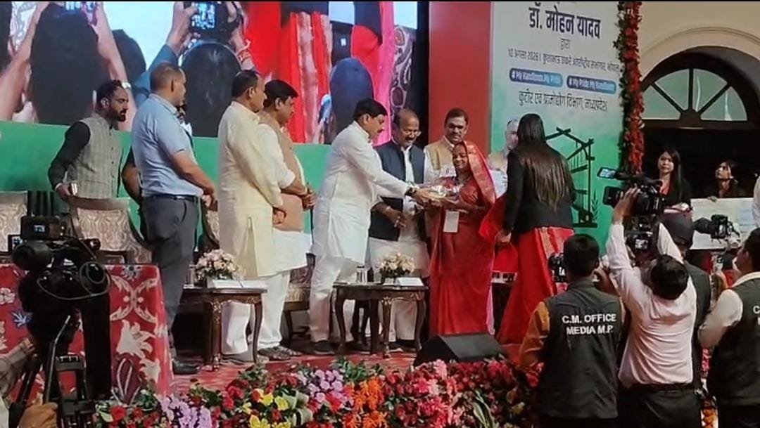 भोपाल में हथकरघा सप्ताह पर बुनकरों और हस्तशिल्पियों का सम्मान