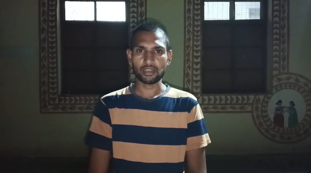 स्वास्थ्य केंद्र के गेट पर महिला की डिलीवरी, पति ने लगाया लापरवाही का आरोप