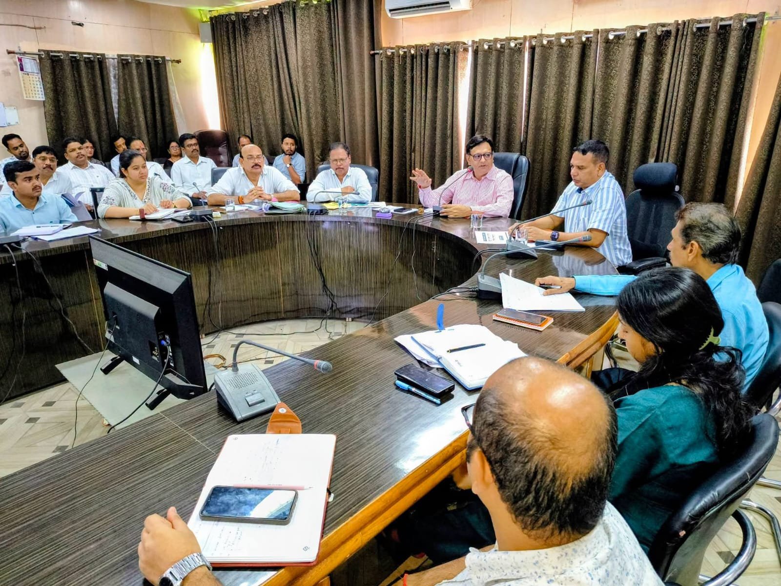 कलेक्टर विवेक श्रोत्रिय की अध्यक्षता में टीएल बैठक, जन विश्वास अभियान और स्वतंत्रता दिवस की तैयारियों की समीक्षा